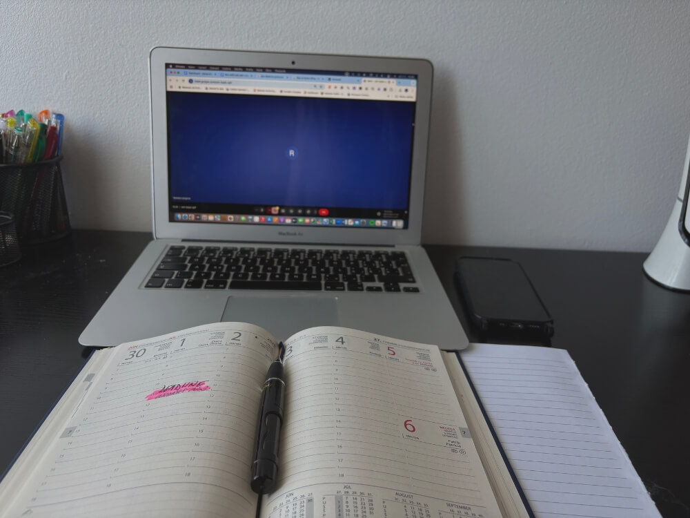 Videomeeting počas práce.