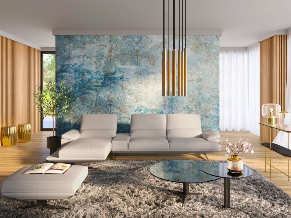 Sedacia súprava a zlaté, kovové a sklenené doplnky.